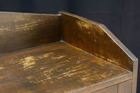 天板にも小物が飾れる可愛らしい観音扉の本箱　BB1710