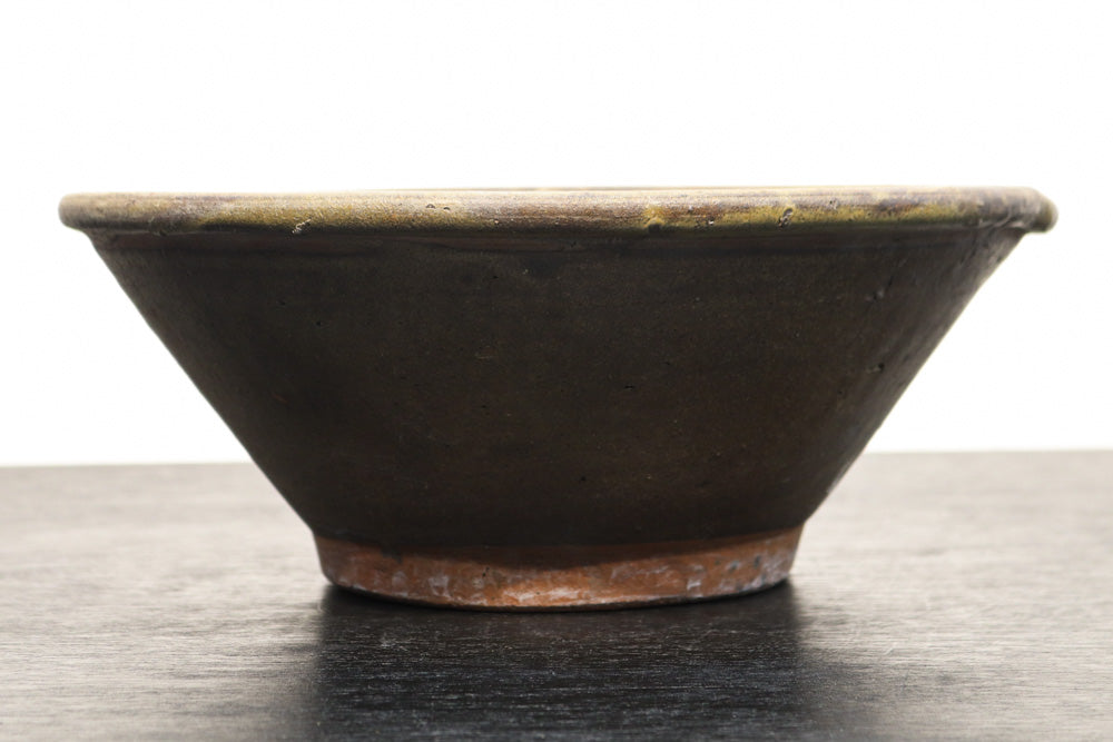 時代を重ねた風合いや手作り感ある陶器製のすり鉢　DB9236