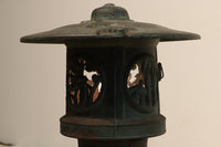 味わい深い風合いを纏った青銅製の置き灯籠　DC1291