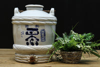 手書きの文字で和の趣き溢れる陶器製の小型酒樽　DC2310