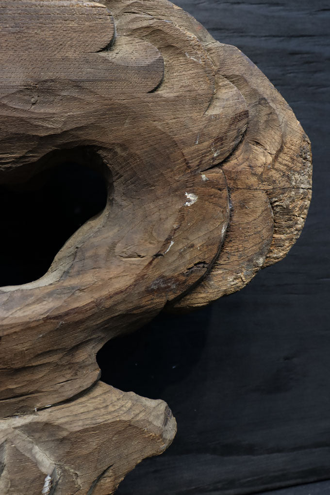 重厚感漂う見事な彫刻を魅せる欅の梁飾り DC2603 – 古福庵 [ KOFUKUAN
