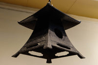 上品な和の空間を演出する鉄製の吊り灯籠　DC3151