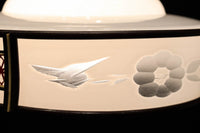 朱のセル装飾と燕の透かし模様の趣きある電笠　DC3241