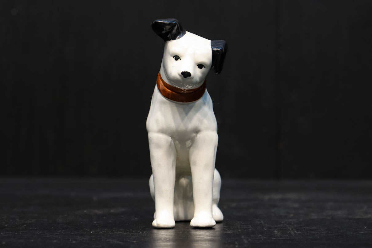 小さくて可愛らしい表情のニッパ－犬の置物　DC3621d
