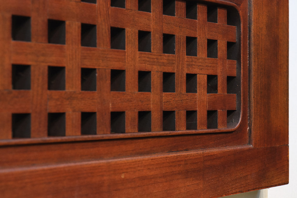 緻密な升格子と分厚い木枠が印象深い欄間　E4152　在庫1枚