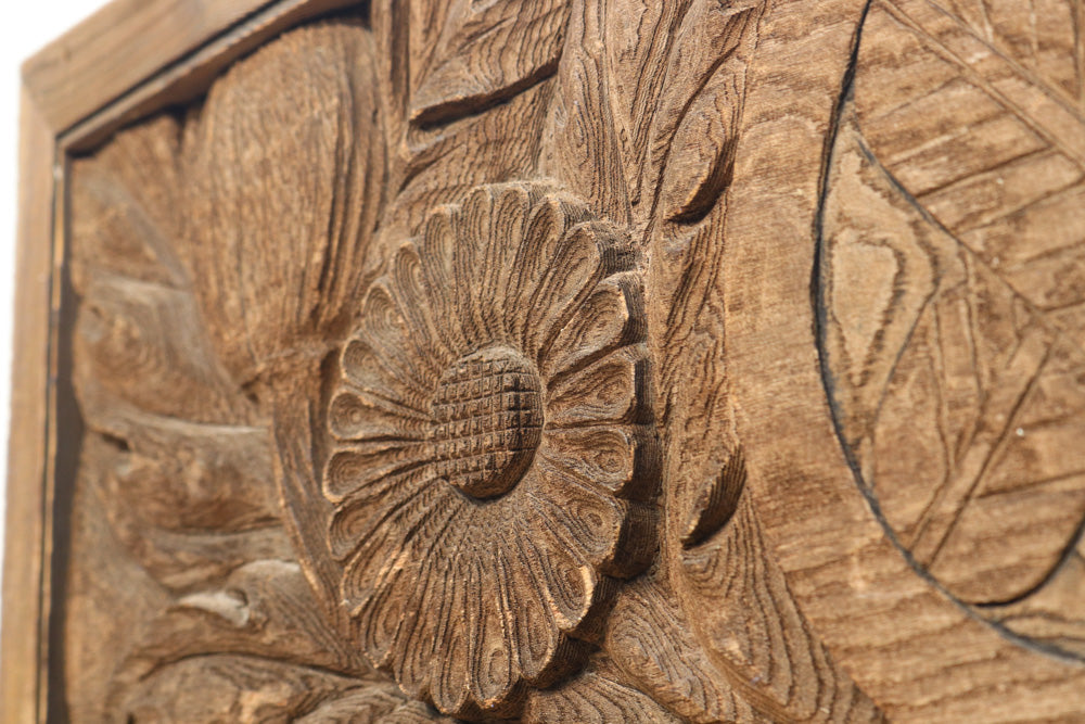 花と紋様のレリーフ彫刻で上品な小型欄間　E8913　在庫1枚