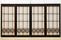 黒枠で整えた縦繁格子と帯装飾のモダンな書院　E9914　在庫4枚