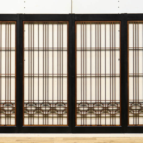 黒枠で整えた縦繁格子と帯装飾のモダンな書院　E9914　在庫4枚