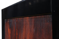 幅890ミリ　黒框枠で纏めた上品な面持ちの極上一枚板けやき板戸　F7620　在庫2枚1組