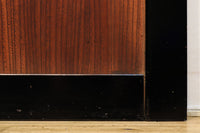 幅890ミリ　黒框枠で纏めた上品な面持ちの極上一枚板けやき板戸　F7620　在庫2枚1組