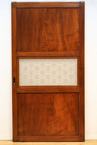 幅913ミリ　優美な欅杢目と蜀江組子の上品なスリガラス入り透かし板戸　F7726　在庫1枚