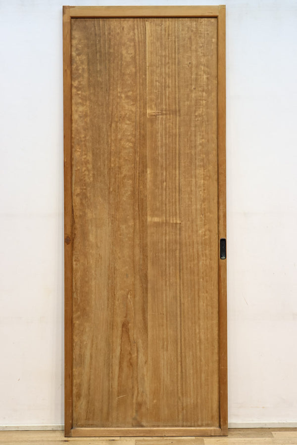 幅670ミリ　珍しい桐材を使用した優しい印象の木地色板戸　F7774　在庫2枚