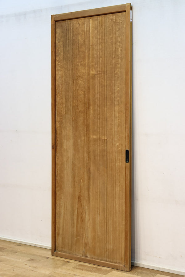 幅670ミリ　珍しい桐材を使用した優しい印象の木地色板戸　F7774　在庫2枚