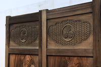 幅763ミリ　繊細な三つ柏紋を彫刻された枯れ具合が見事な門扉一対　G2205　在庫2枚1組