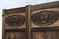 幅763ミリ　繊細な三つ柏紋を彫刻された枯れ具合が見事な門扉一対　G2205　在庫2枚1組